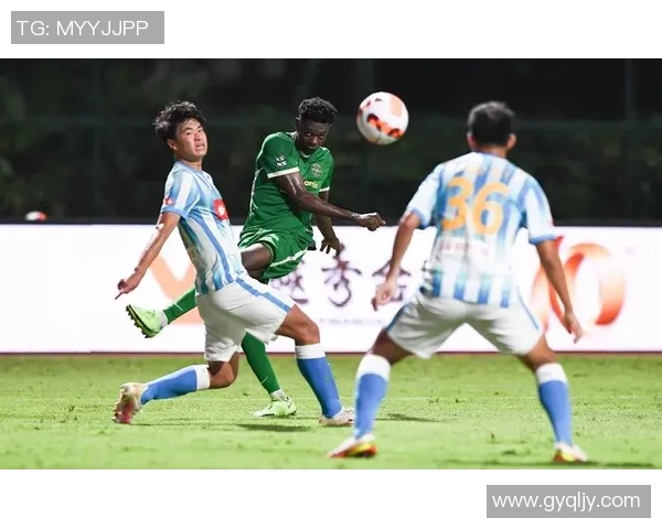 广州与成都足球队赛后分析灵活性对决的精彩瞬间与战术思考 广州与成都足球队赛后分析灵活性对决的精彩瞬间与战术思考