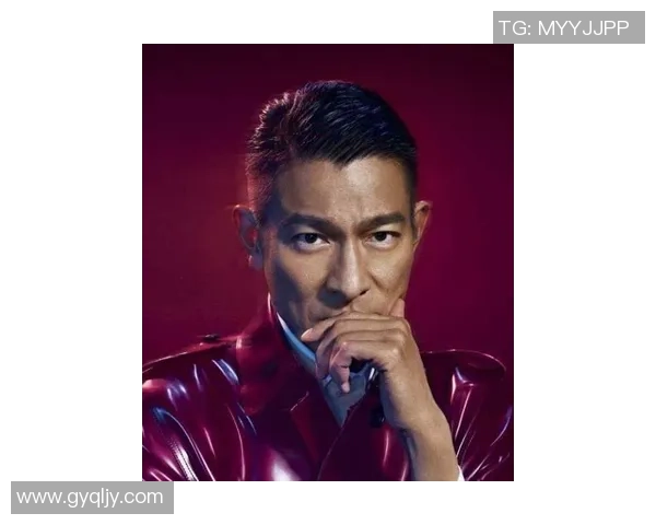 寅子倾情创作足球明星肖像展现运动魅力与艺术灵感的完美结合