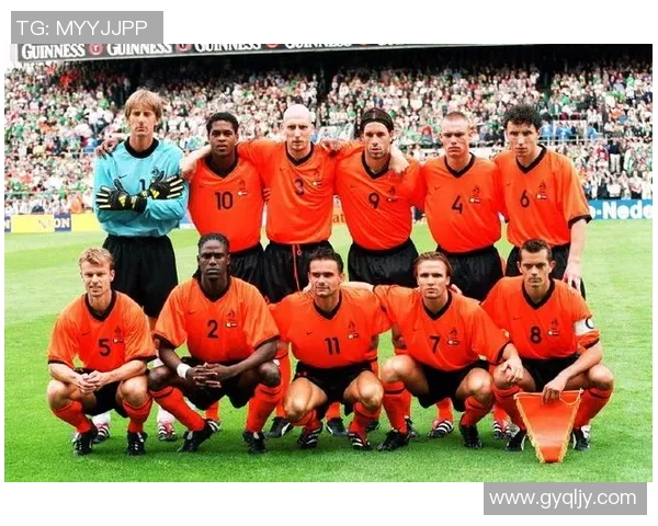 荷兰足球明星队的辉煌历史与现状探讨 荷兰足球明星队的辉煌历史与现状探讨